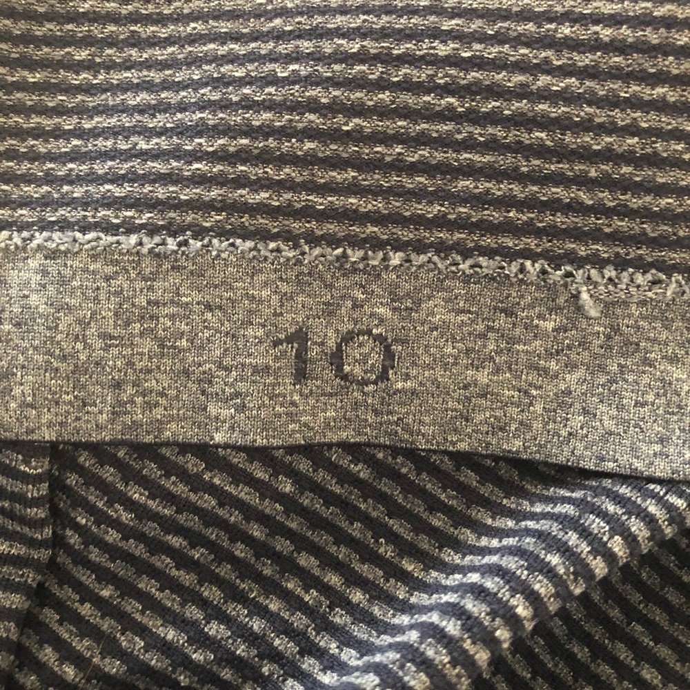 Blue striped Lululemon swiftly tank (size 10) - Picture 4 of 4